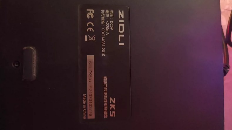 磁动力zk5电竞机械键盘 九成新左右,完美主义者忽扰 背部缺个腿,灯光正常 感兴趣的话点“我想要”和我私聊吧~ 磁动力zk5电竞机械键盘 九成新左右,完美主义者忽扰 背部缺个腿,灯光正常 感兴趣的话点“我想要”和我私聊吧~